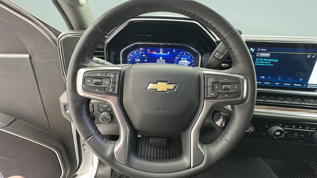 Used 2024 Chevrolet Silverado 1500 LT AWD/4WD image 16
