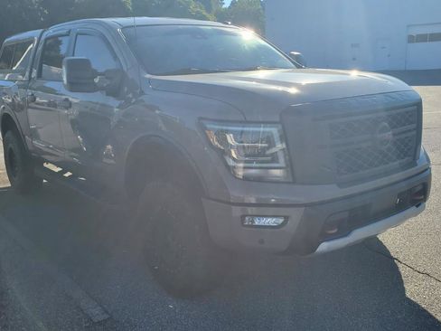 Used 2021 Nissan Titan PRO-4X w/ Pro-4x Convenience Package AWD/4WD image 2