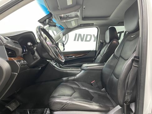 Used 2018 Cadillac Escalade ESV Luxury AWD/4WD image 13