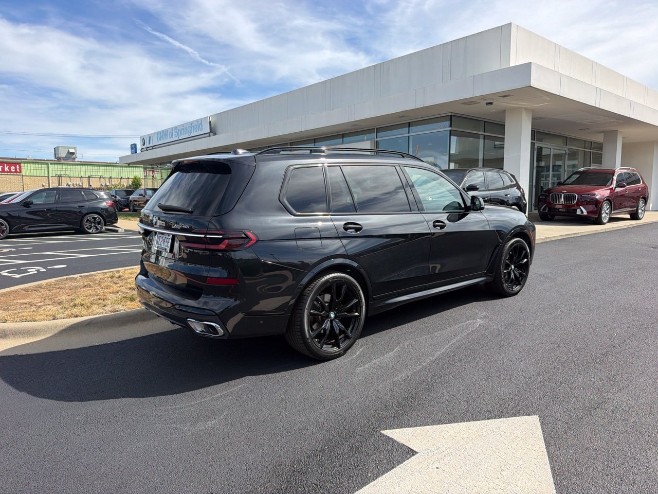 Used 2023 BMW X7 xDrive40i w/ M Sport Package AWD/4WD image 3