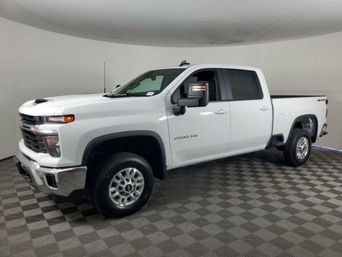 New 2026 Chevrolet Silverado 2500 LT w/ Safety Package AWD/4WD image 8