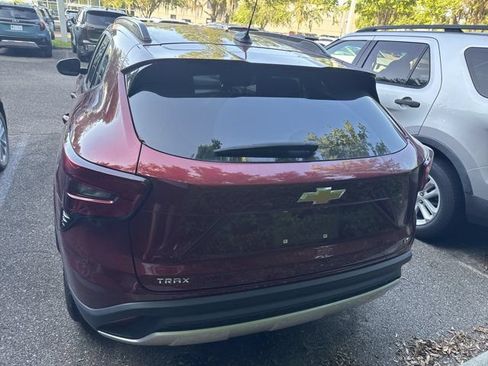 Used 2024 Chevrolet Trax LT w/ Driver Confidence Package FWD image 5