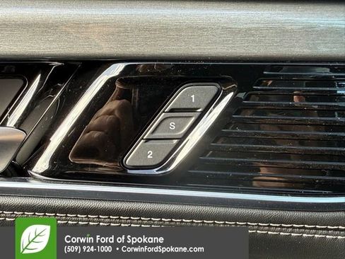 Used 2022 Jeep Wagoneer Series I AWD/4WD image 24