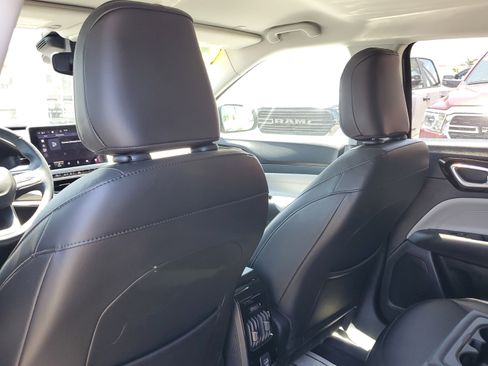 Used 2022 Jeep Compass Limited image 9