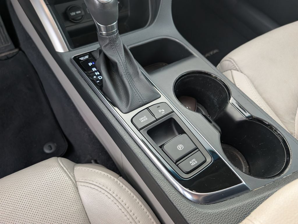 Used 2016 Hyundai Sonata Limited w/ Option Group 05 FWD image 17