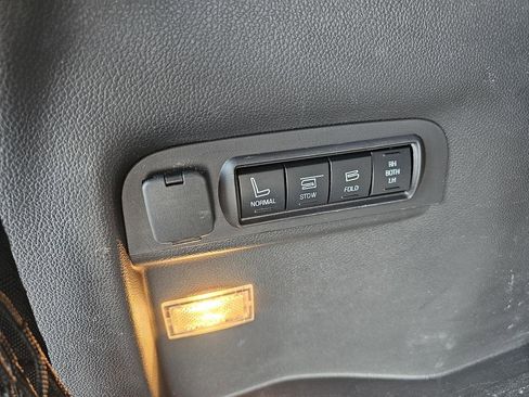 Used 2015 Ford Explorer Limited w/ Equipment Group 302A FWD image 24