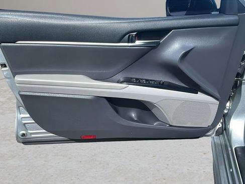 Used 2020 Toyota Camry SE image 17