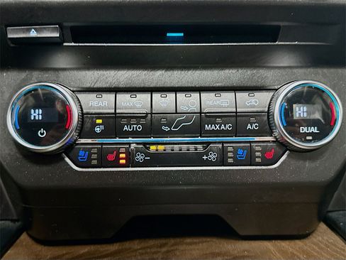 Used 2018 Ford Expedition Max Platinum image 17