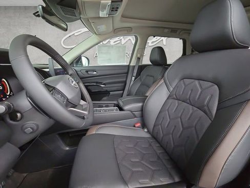 New 2026 Nissan Pathfinder Platinum FWD image 19