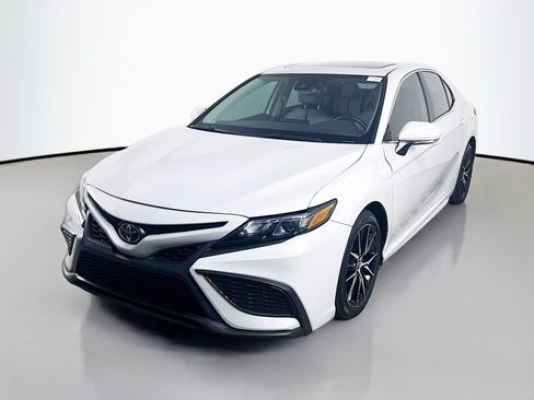 Used 2024 Toyota Camry SE w/ Convenience Package FWD image 4