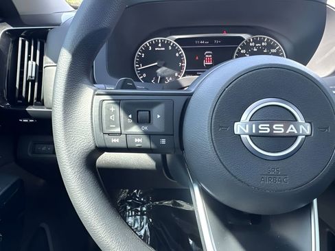 Used 2025 Nissan Pathfinder S FWD image 13