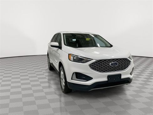 Used 2023 Ford Edge SEL image 2