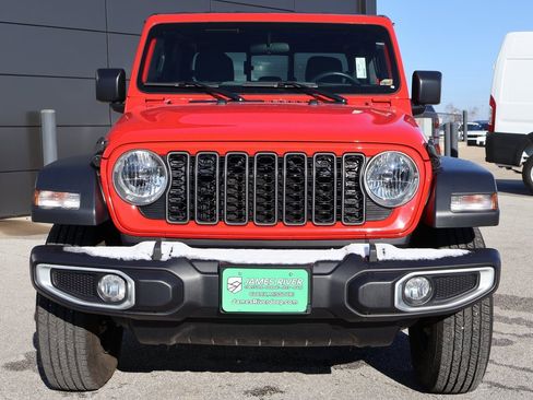 Used 2024 Jeep Gladiator Sport image 7
