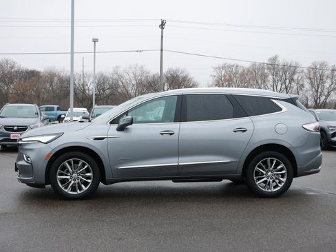 Used 2024 Buick Enclave Avenir w/ Avenir Technology Package image 4