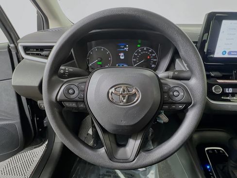 Used 2025 Toyota Corolla LE image 18