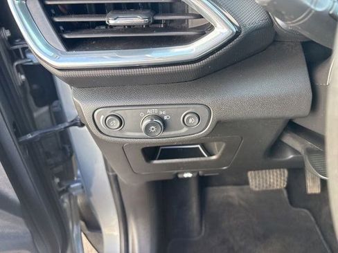 Used 2023 Chevrolet TrailBlazer LT FWD image 19