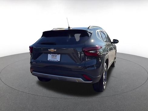 Used 2025 Chevrolet Trax LT w/ LT Convenience Package image 14