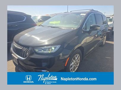 Used 2022 Chrysler Pacifica Touring-L w/ Uconnect Theater Family Group