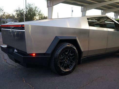 Used 2024 Tesla Cybertruck AWD Crew Cab image 3