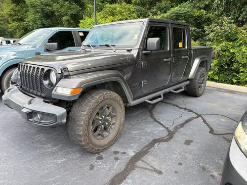 Used 2021 Jeep Gladiator Sport AWD/4WD image 2