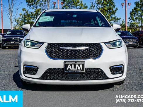 Used 2023 Chrysler Pacifica Touring-L image 10