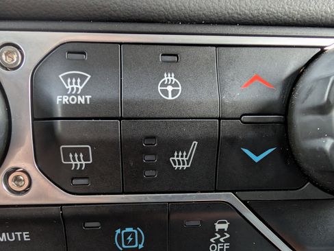 Used 2025 Jeep Wrangler Sahara AWD/4WD image 31