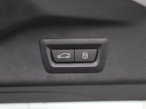 Certified 2025 BMW X7 xDrive40i w/ Parking Assistance Package AWD/4WD image 40