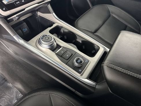 Used 2023 Ford Explorer XLT w/ Equipment Group 202A AWD/4WD image 17