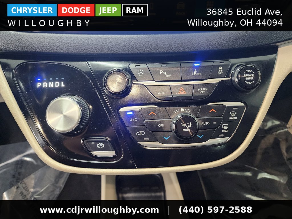 Used 2023 Chrysler Pacifica Touring-L FWD image 22