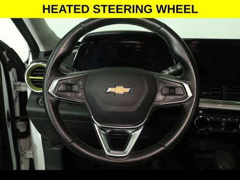 Used 2024 Chevrolet Trax LT w/ Sunroof Package FWD image 5