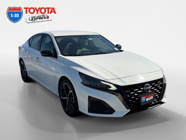 Used 2024 Nissan Altima 2.5 SR FWD image 7