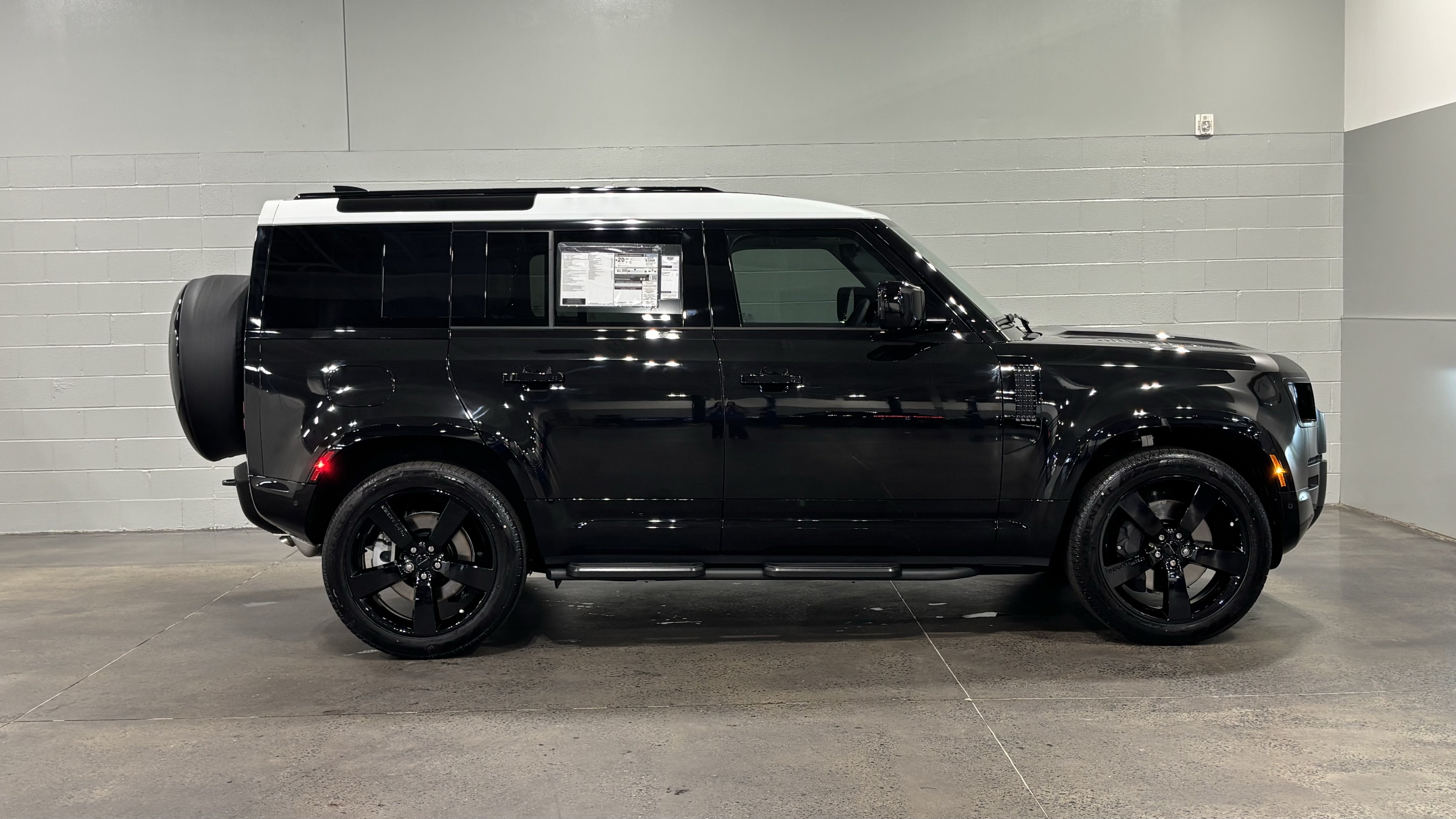 New 2026 Land Rover Defender 110 X-Dynamic SE AWD/4WD image 13