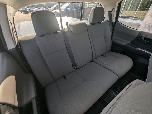 Used 2018 Toyota Tacoma SR5 AWD/4WD image 23