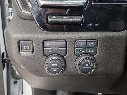 Used 2025 Chevrolet Silverado 1500 LTZ AWD/4WD image 26