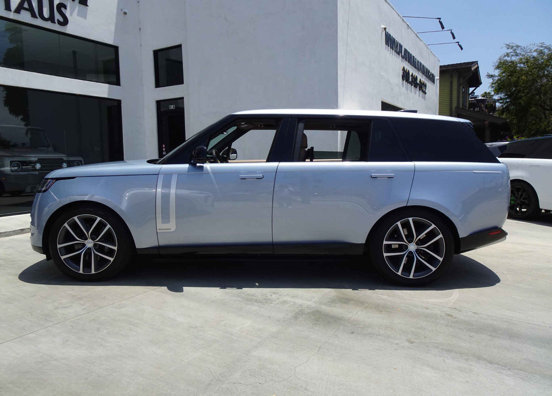 Used 2024 Land Rover Range Rover Long Wheelbase Autobiography AWD/4WD image 4