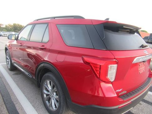 Used 2022 Ford Explorer XLT w/ Equipment Group 202A RWD image 4
