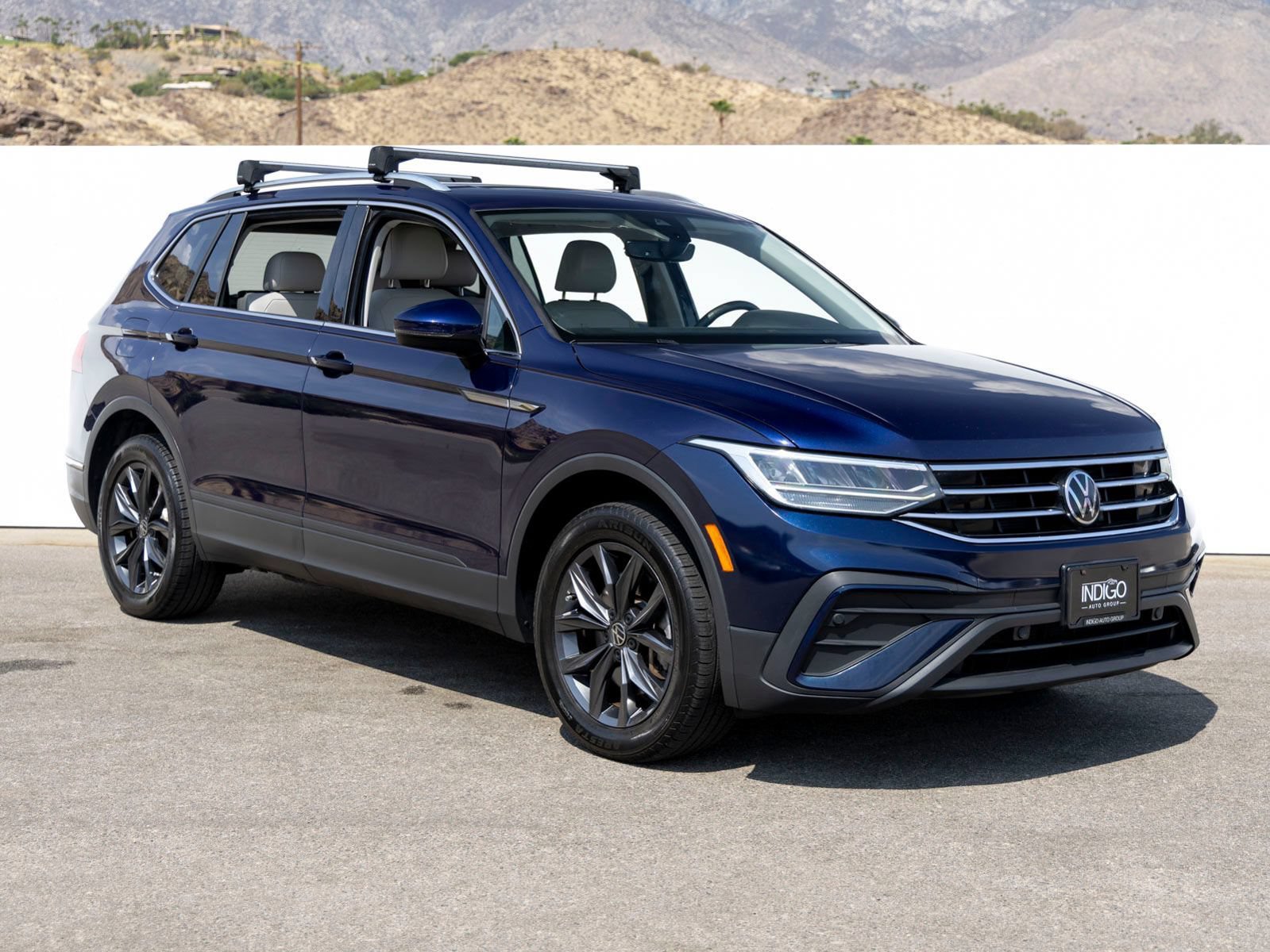 Used 2023 Volkswagen Tiguan SE w/ Panoramic Sunroof Package FWD image 8
