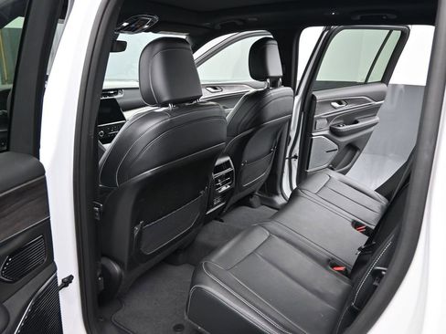 Used 2022 Jeep Grand Cherokee Overland image 13