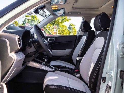 Used 2025 Hyundai Venue SEL image 12