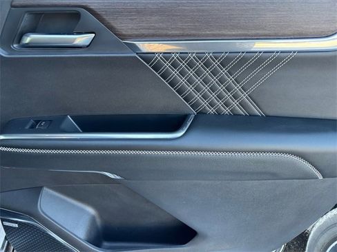 Used 2025 GMC Acadia Denali image 25