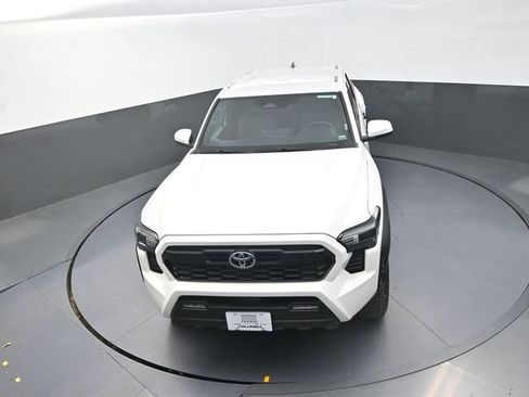 Used 2024 Toyota Tacoma TRD Off-Road image 12