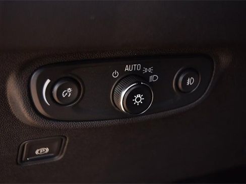 Used 2024 GMC Terrain SLT image 11