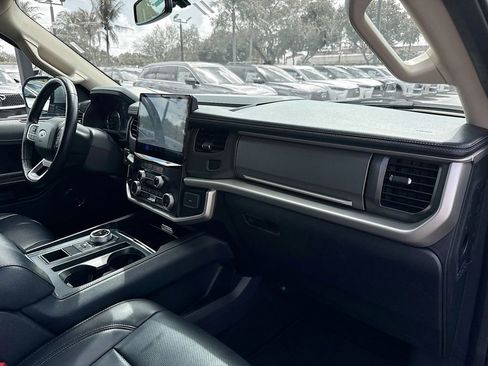 Used 2024 Ford Expedition XLT image 31