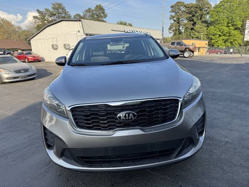Used 2019 Kia Sorento L FWD image 2