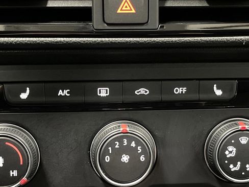 Used 2022 Volkswagen Taos SE image 7