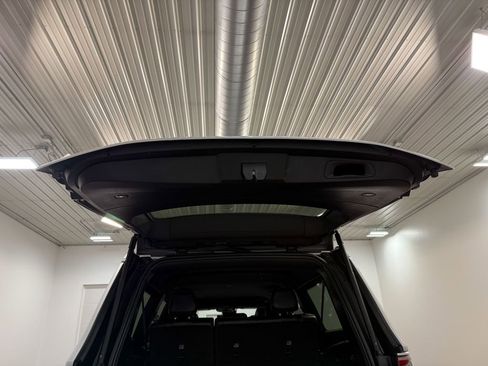 Used 2024 Jeep Wagoneer L Series II w/ Flexible Seating Group AWD/4WD image 75