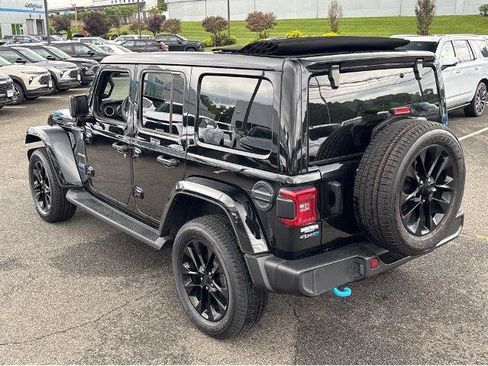 Used 2023 Jeep Wrangler Unlimited Sahara w/ Cold Weather Group AWD/4WD image 14