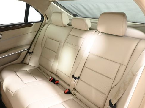 Used 2014 Mercedes-Benz E 350 4MATIC Sedan image 4