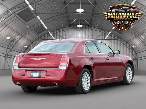 Used 2014 Chrysler 300 RWD image 9