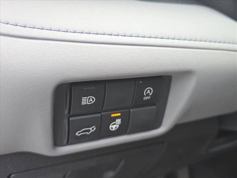 Used 2023 Toyota Highlander Limited FWD image 8